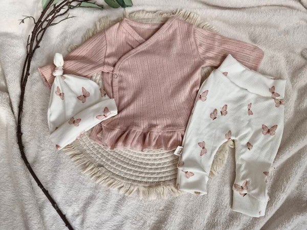 Setje vlindertjes met ruffle wikkelshirtje