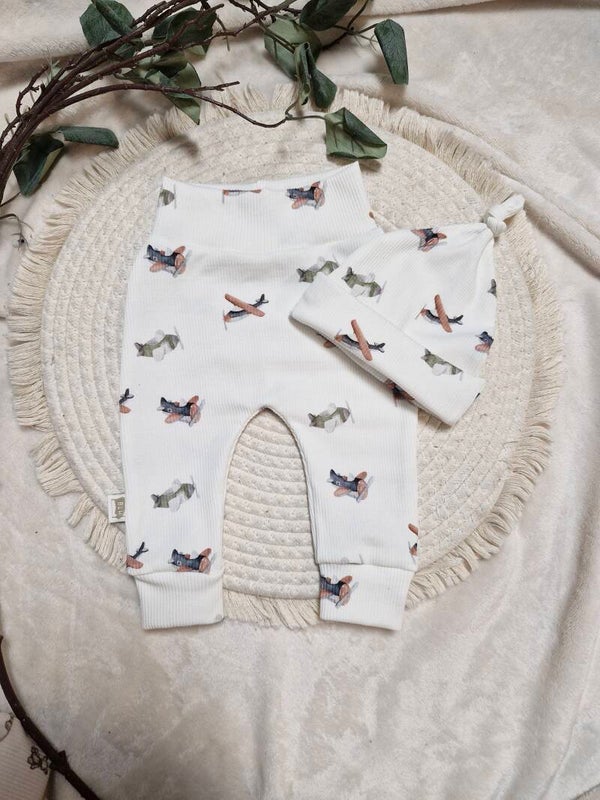 Broekje rib tricot vliegtuigjes