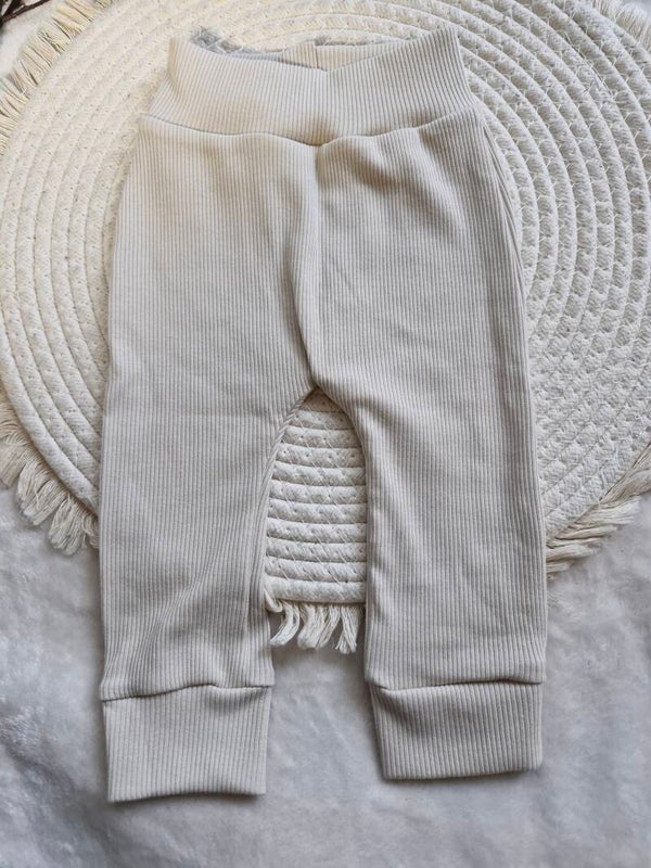 Broekje 68 licht beige