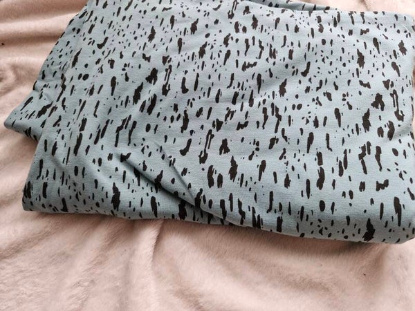 Coupon katoen tricot 2mx1.4m blauw zwarte vlekjes