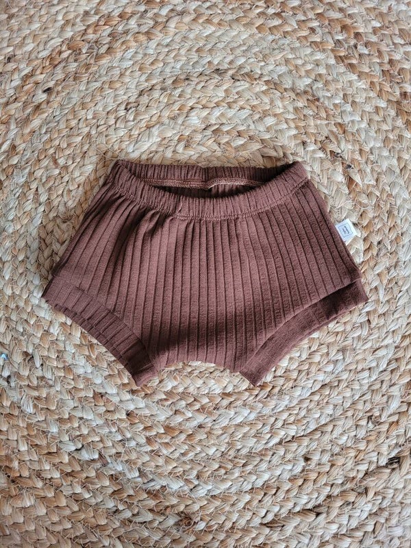 Shortie 62 donker bruin rib