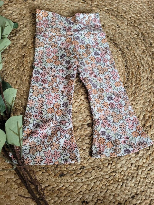 Broekje flared 62 summerflowers wit