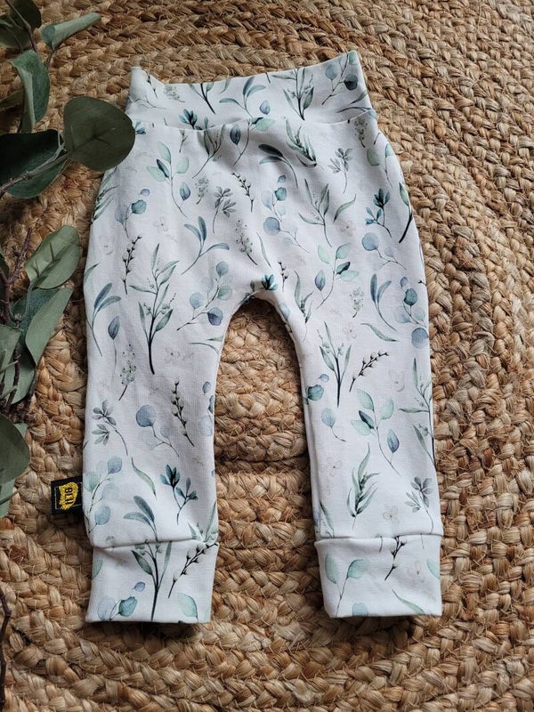 Broekje 68 groene takjes