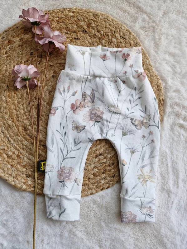 Broekje vlinders en bloemen