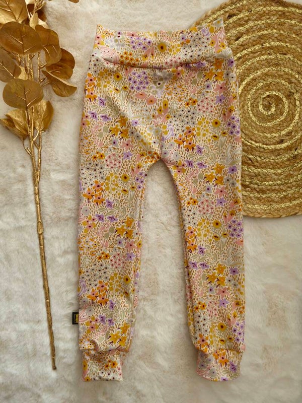 Broekje 104 lila flowers