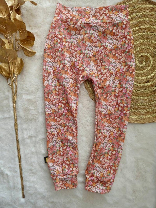 Broekje 104 flowers roze