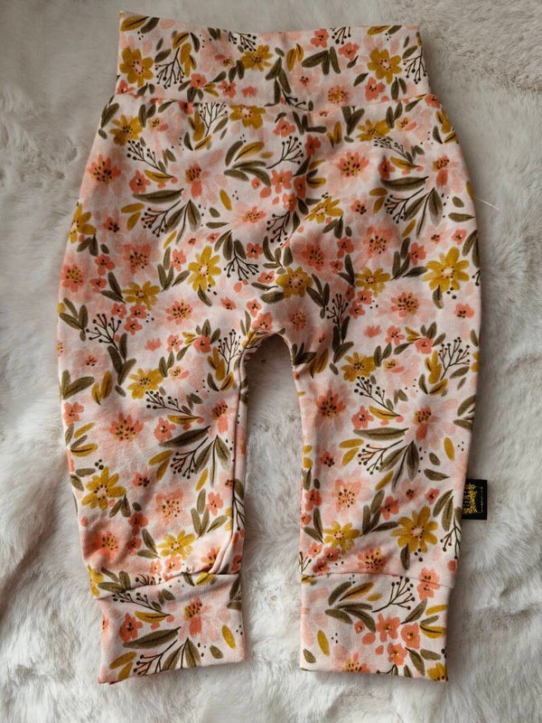 Broekje 62 pioenroosbladeren