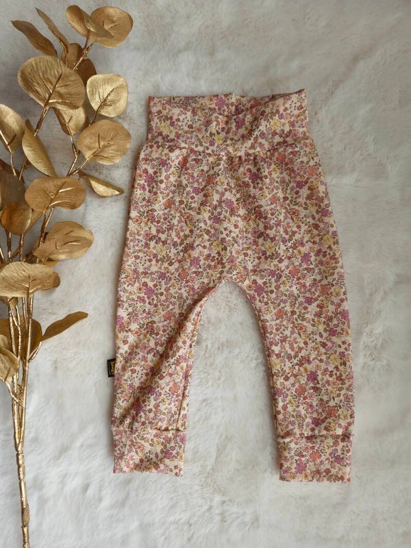 Broekje 74 lieve bloemen lila