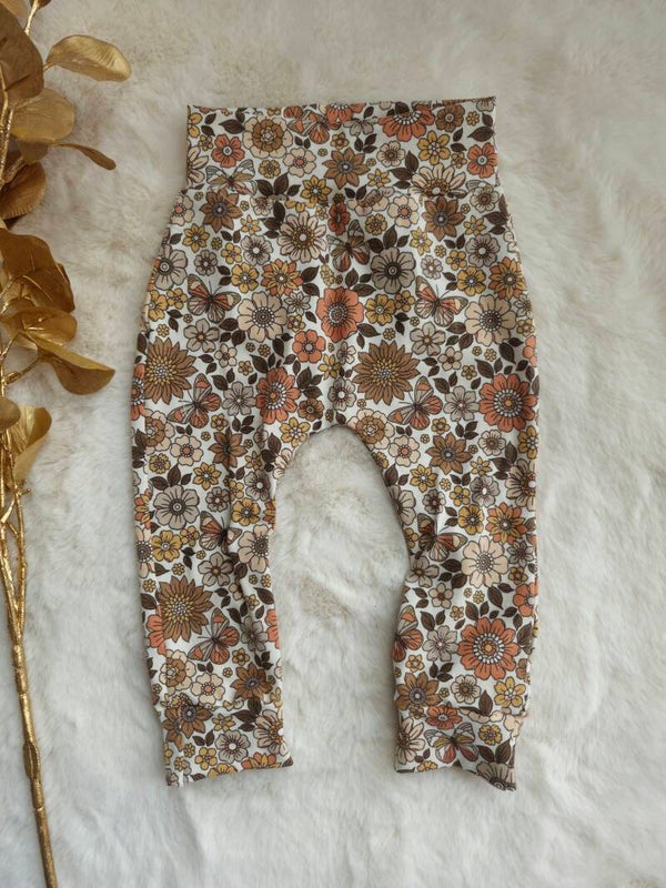 Broekje 74 bloem/ vlinder