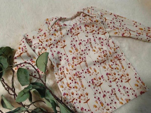 Shirtje 74 floral takjes framboos