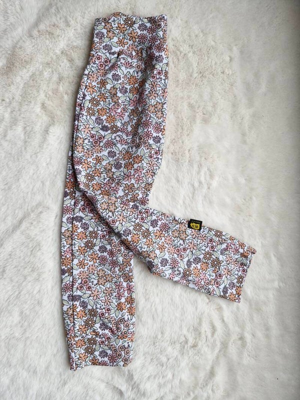 Broekje 98 wit met zomerse bloemen