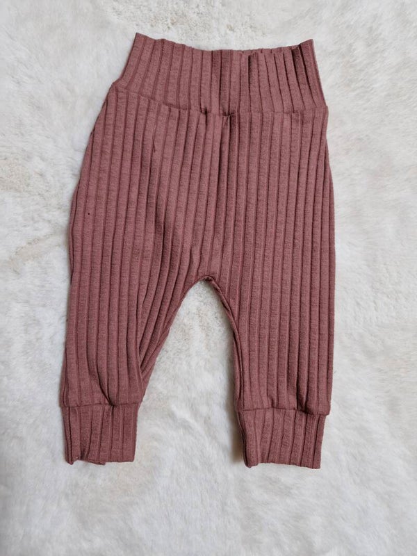 Broekje 50 rib klei roze