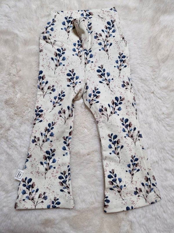 68 flare blauwe takjes