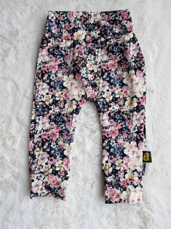 Broekje 68 pink dark flowers