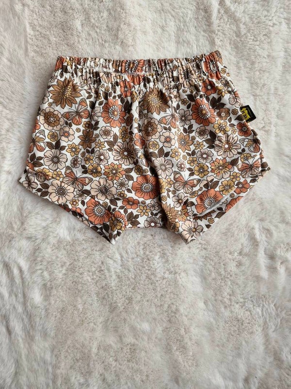 Shortie 92 bruine bloem met vlinders