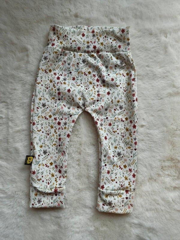 Broekje 74 bloemencollage creme