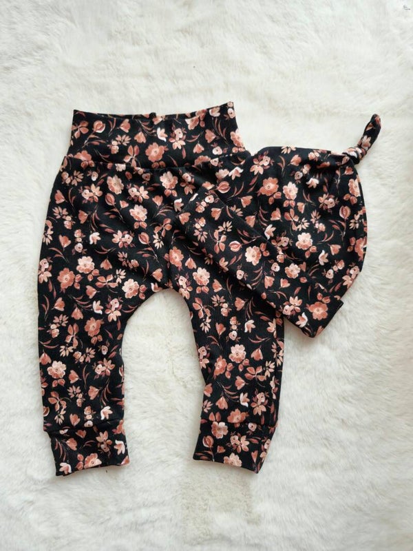 Setje 62 zwart met bruine bloemen