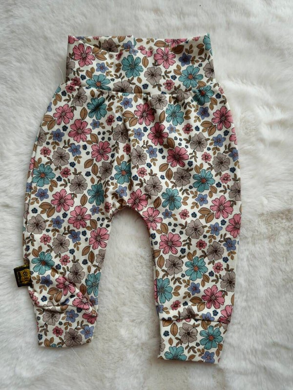 Broekje 56 zomerse bloemen vintage pink