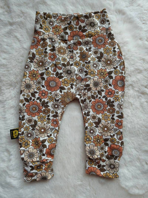 Broekje 62 flowers and butterflies cacao