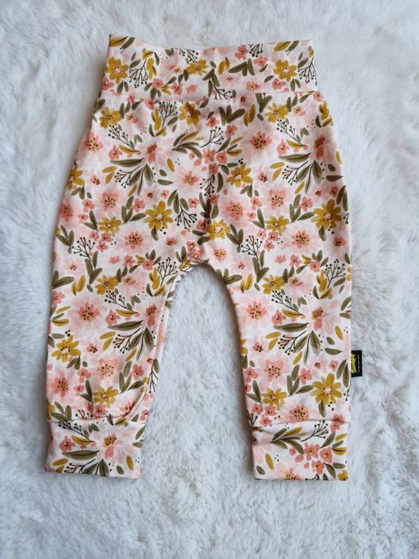 Broekje 62 pioenroosbladeren