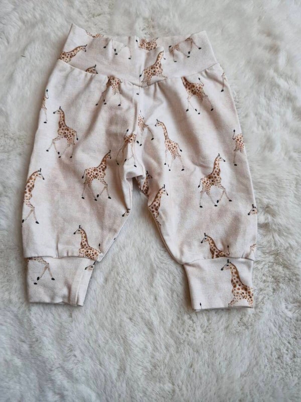 Broekje 62 giraffe cuffed pants