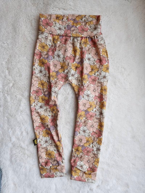 Broekje 104 flowers lila