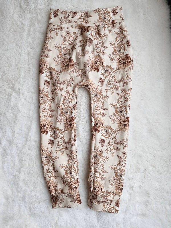 Broekje 104 bloemen chique