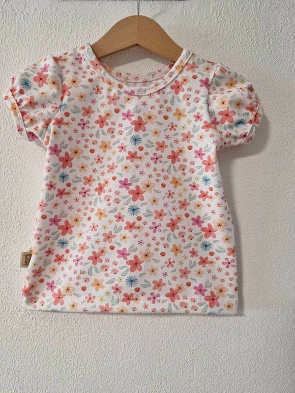 Olive shirtje zomerse bloemen weide