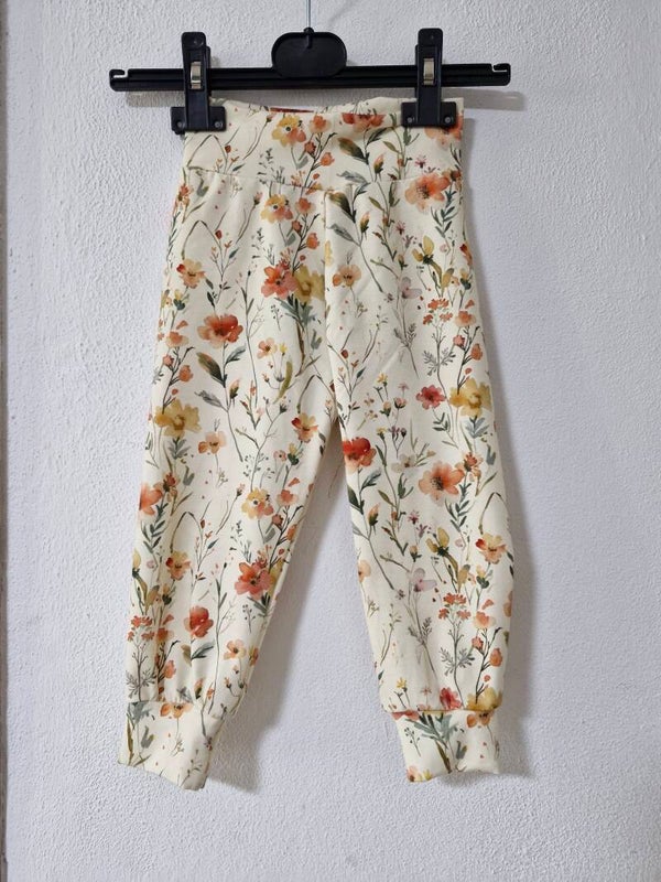 Cuffed pants 92 en t shirtje 98