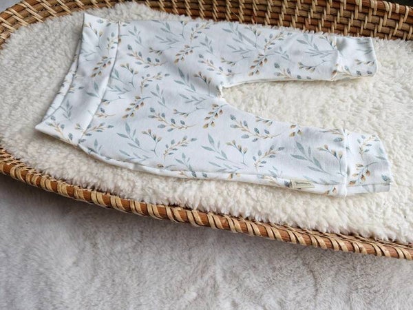 Broekje 62 wilgentakjes groen