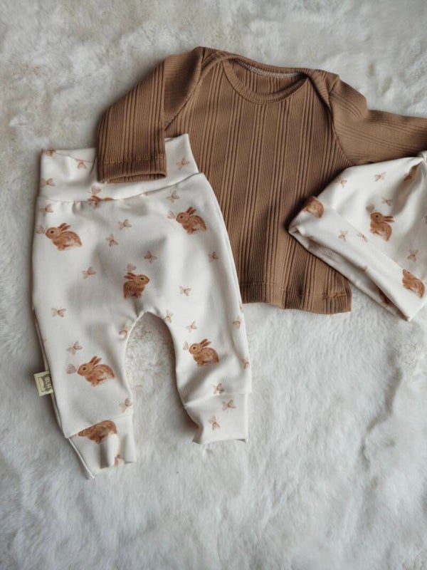 Broekje konijntjes met cacao shirtje