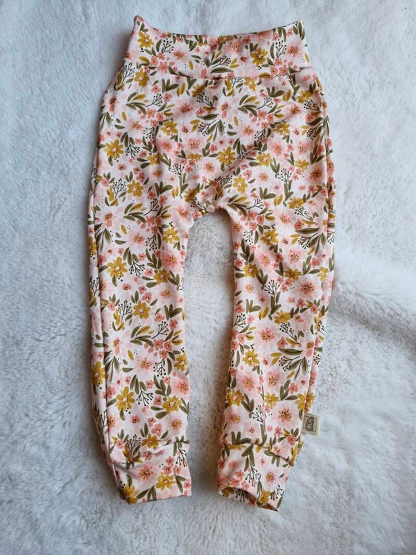 Sale 98 broekje pioenroosbladeren