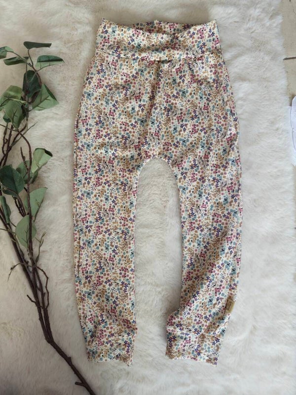 Broekje 104 liefdesbloem