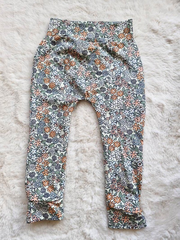 Broekje 92 bloemen groen