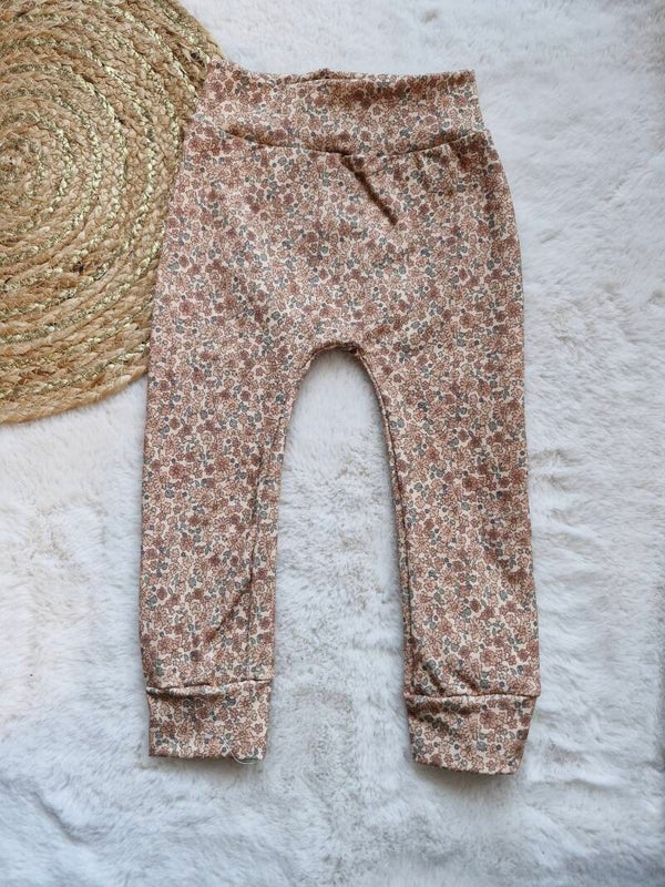 Broekje 86 mini bloemenprint beige bruin
