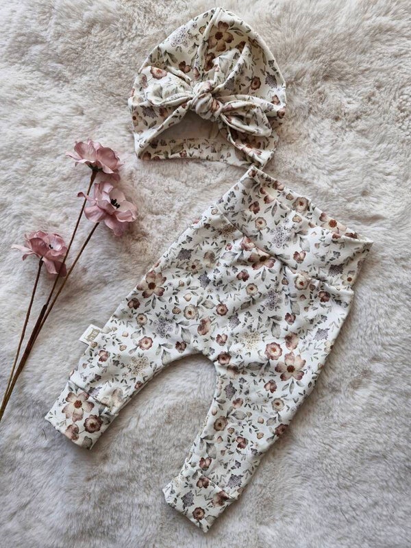 Babyset pastelbloem met tulband mutsje