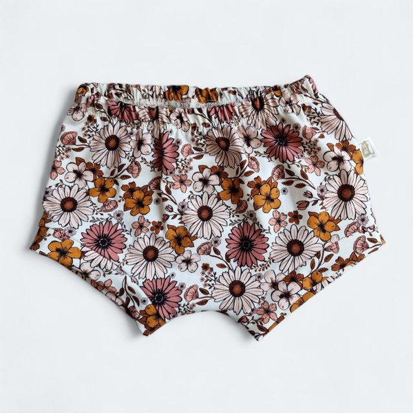 Madelief klei ,broekje,  shortje ea