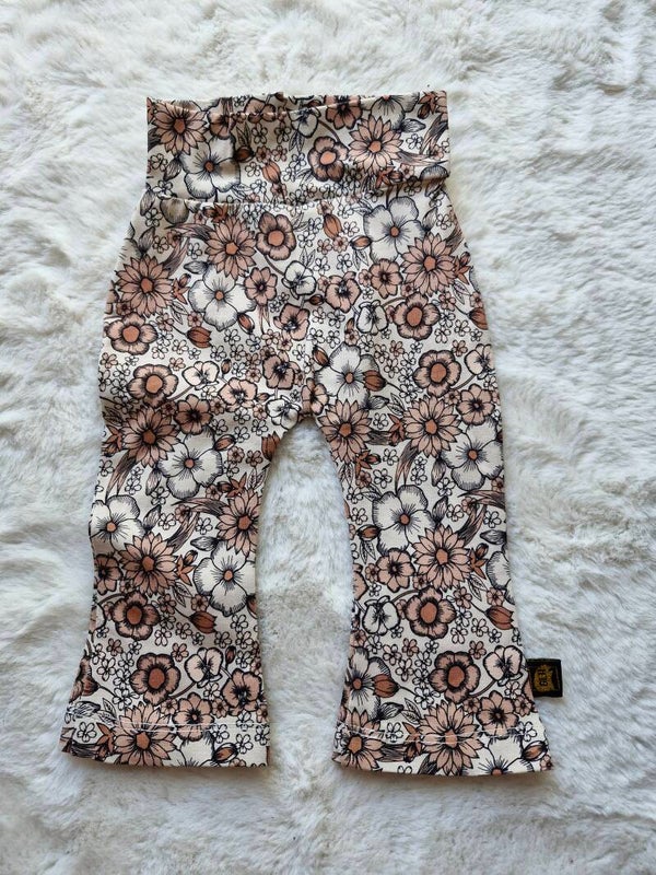 Maat 68 babyflare bruine bloem