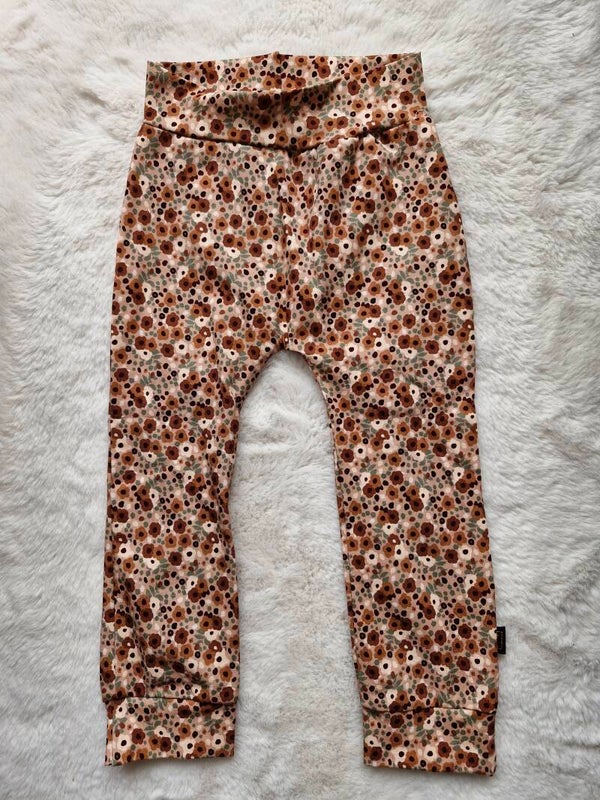 Broekje 98  bruine bloemenprint