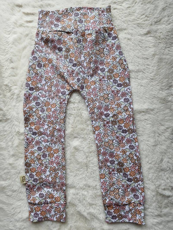 Broekje 98 wit zomerse bloemen