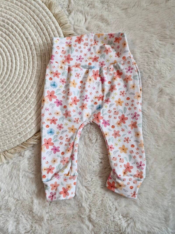 Broekje 56 fleurige bloemen