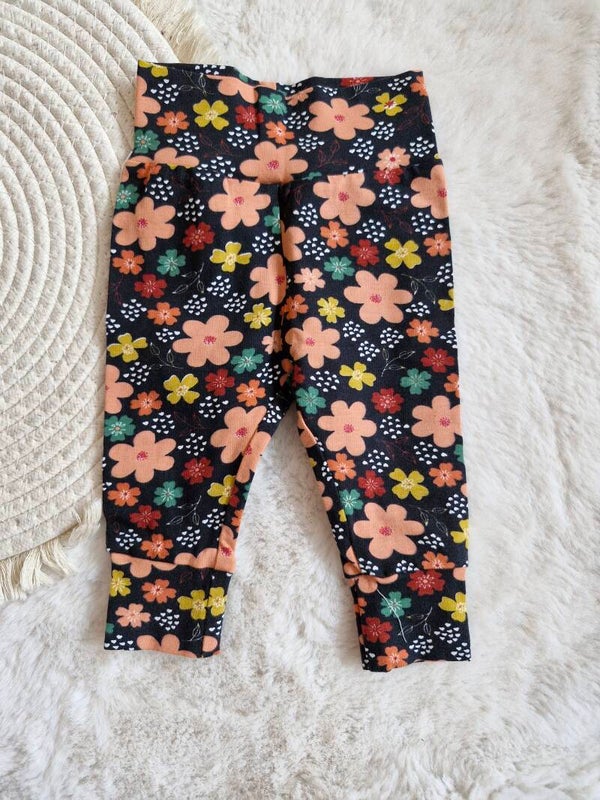 Broekje 56 donker bloemen