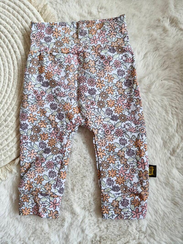 Broekje 56 wit zomerse bloemen