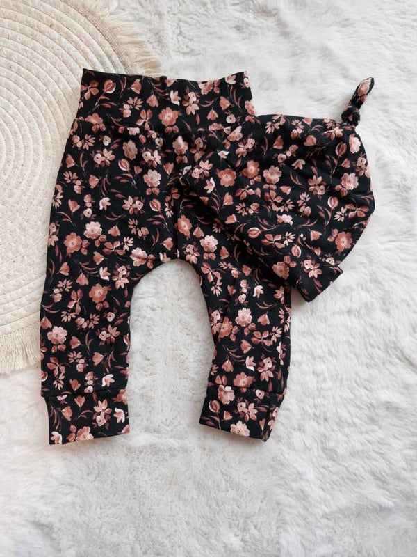 Setje 56 zwart bruine bloemen