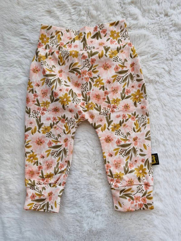 Broekje 62 pioenroosbladeren