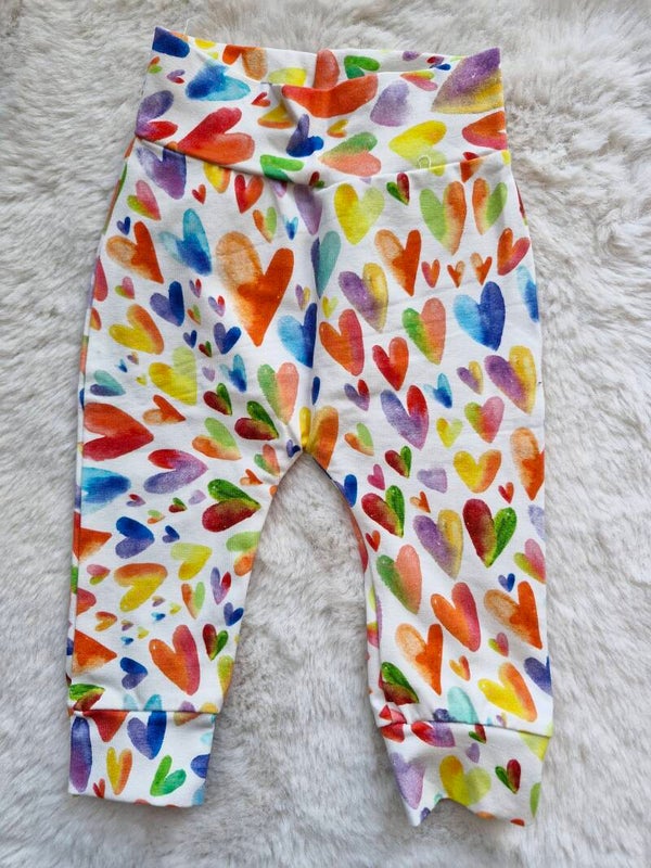 Broekje 62 hartjes multicolor