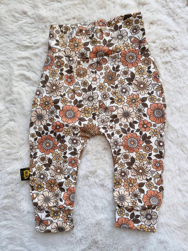 Broekje 62 flowers and butterflies cacao