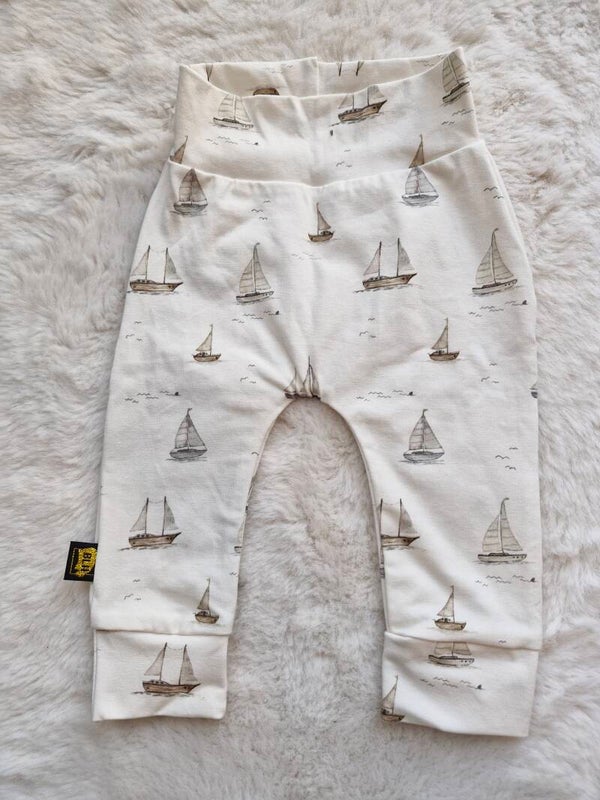 Broekje 62 zeilbootjes