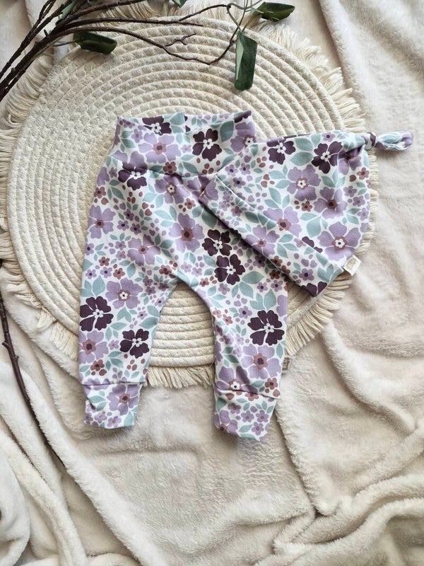 Harembroekje of legging broekje grote lila bloemenprint