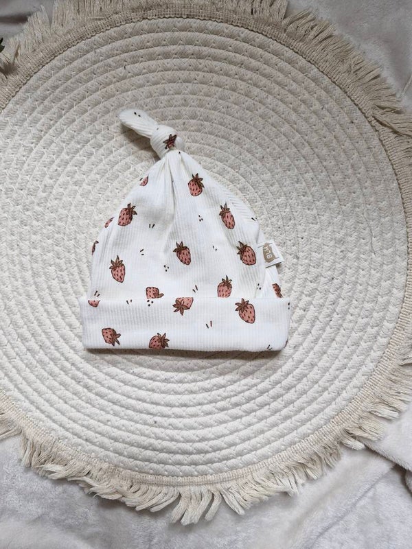 Knoopmutsje aardbeitjes ribtricot